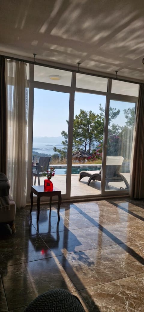 Patio, Balcony/Terrace, Living room, Lounge or bar