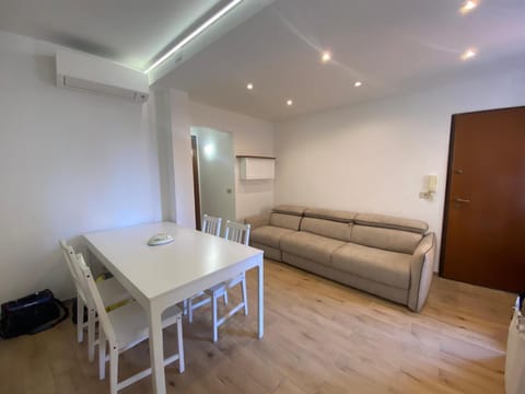 Living room, Seating area, Dining area, air conditioner