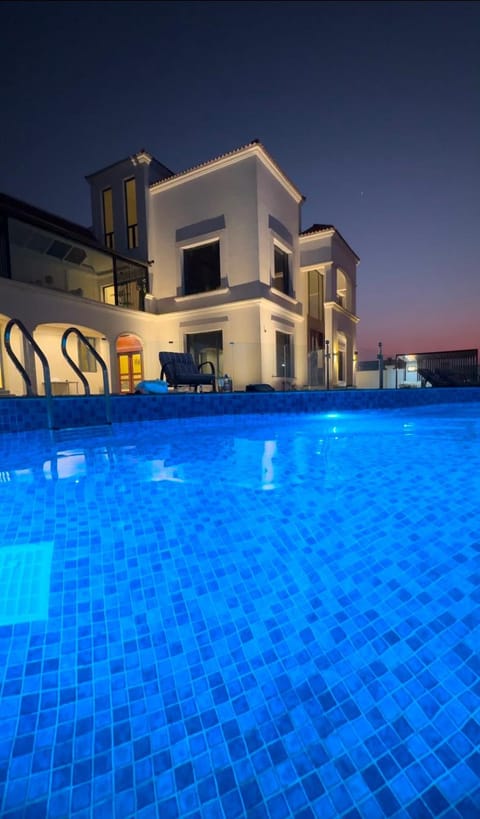 Swimming pool, Swimming pool