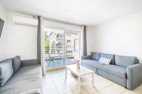View (from property/room), Living room, Seating area