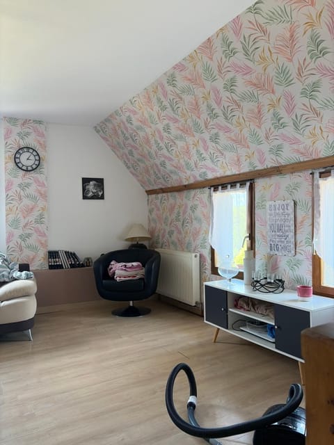 TV and multimedia, Seating area