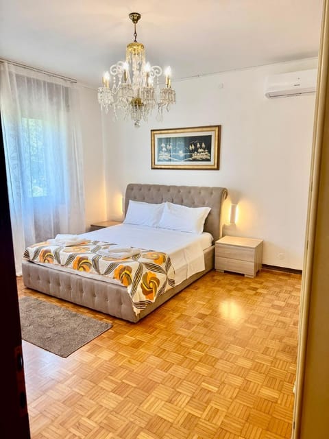 Bed, Photo of the whole room, Bedroom, towels, air conditioner