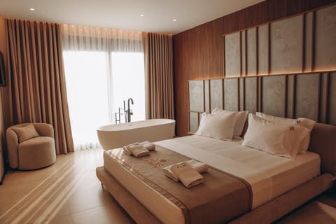 Bed, Living room, Photo of the whole room, Seating area, Bedroom, towels