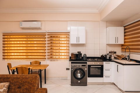 Kitchen or kitchenette, Seating area, Dining area, stove