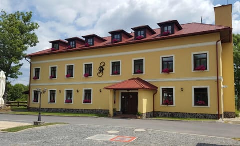Property building, Facade/entrance, Off site