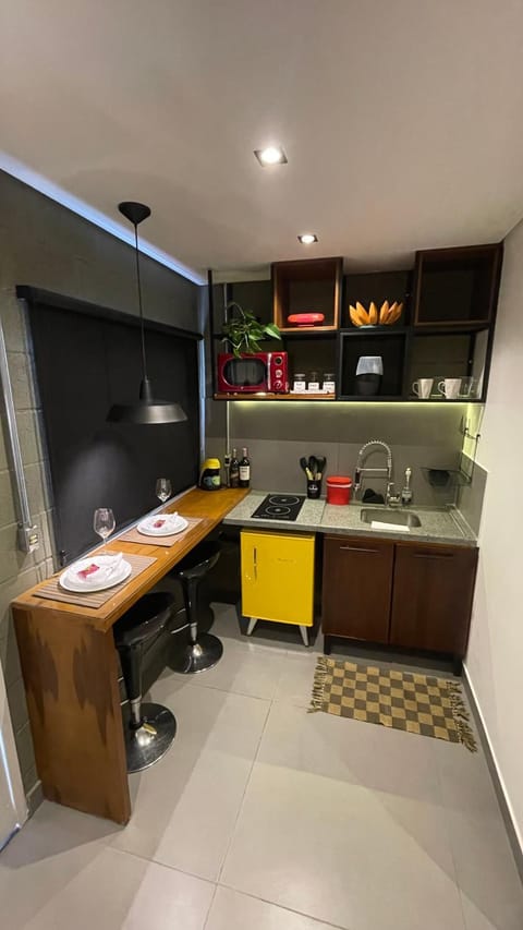 Kitchen or kitchenette, minibar, stove