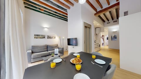 Living room, Dining area