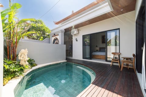 Property building, Swimming pool