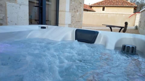 Hot Tub, Hot Tub, Spa and wellness centre/facilities