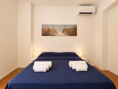 Bed, Photo of the whole room, Bedroom, towels, air conditioner