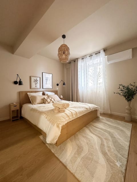 Bed, Photo of the whole room, Bedroom, towels, air conditioner