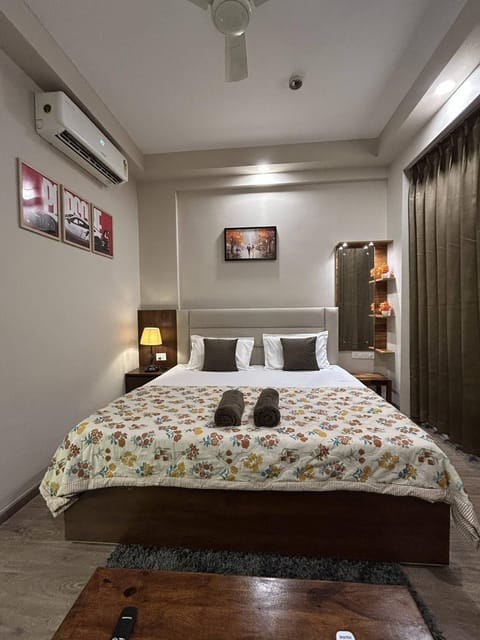 Bed, Decorative detail, Bedroom