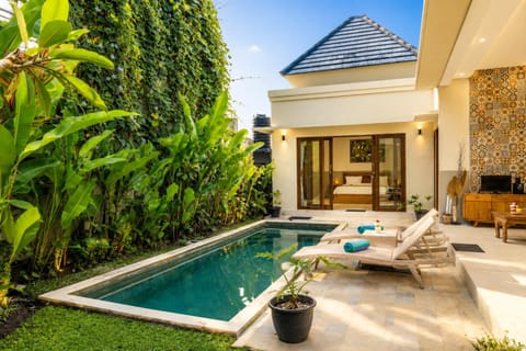 Property building, Day, Natural landscape, Garden, Garden, Garden view, Swimming pool, Swimming pool