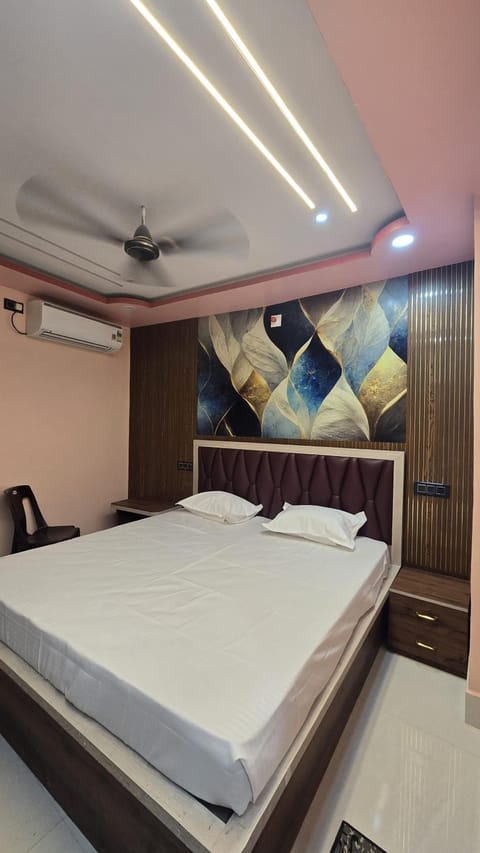 Bed, Photo of the whole room, Bedroom, air conditioner