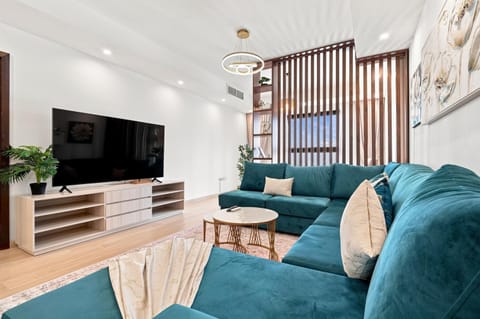 TV and multimedia, Living room, Seating area, Evening entertainment