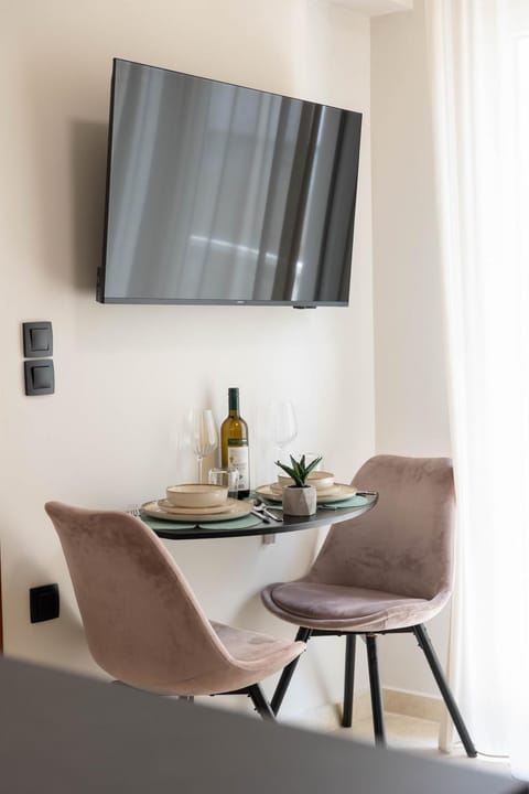 TV and multimedia, Dining area