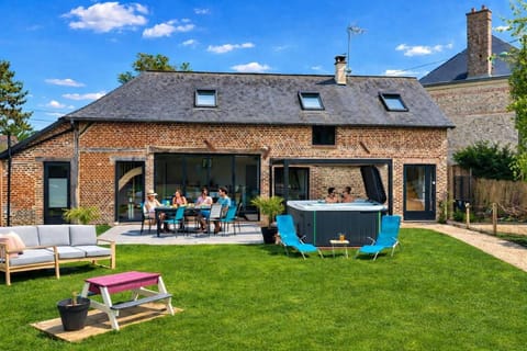Property building, Patio, Garden, Garden view, sunbed