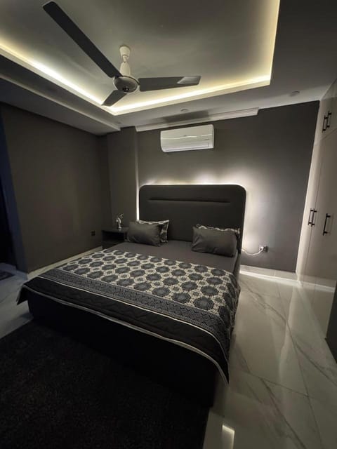 Bed, Photo of the whole room, Bedroom, air conditioner
