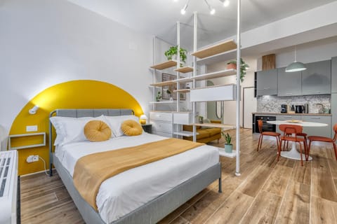 Bed, Kitchen or kitchenette, Photo of the whole room, Dining area, Bedroom, oven, stove