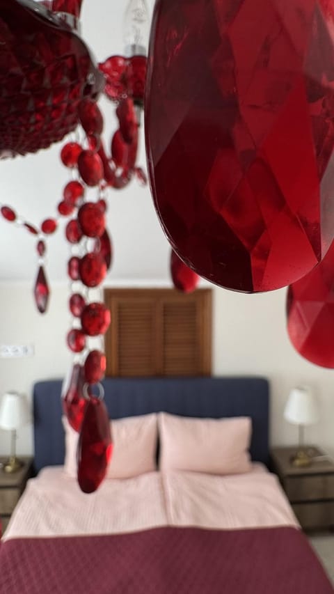 Photo of the whole room, Decorative detail