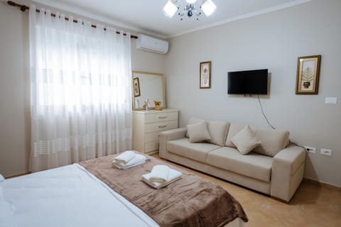 Bed, Bedroom, air conditioner