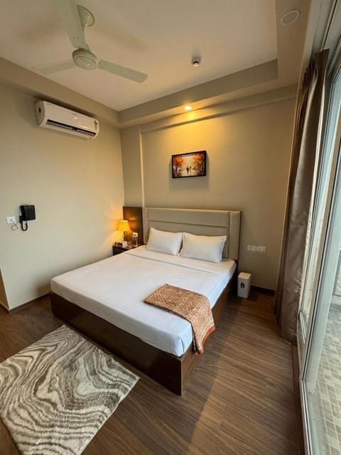 Bed, Photo of the whole room, Bedroom, air conditioner