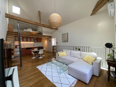 Kitchen or kitchenette, Living room, Dining area