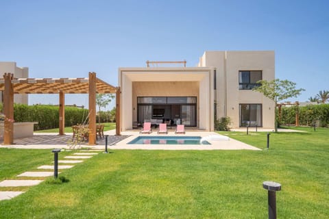 Property building, Garden, Swimming pool