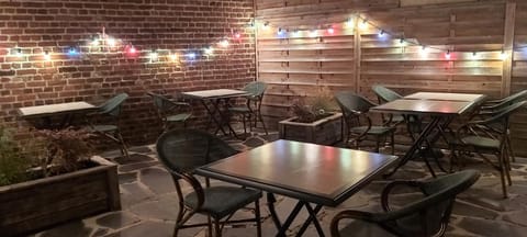 Patio, Lounge or bar