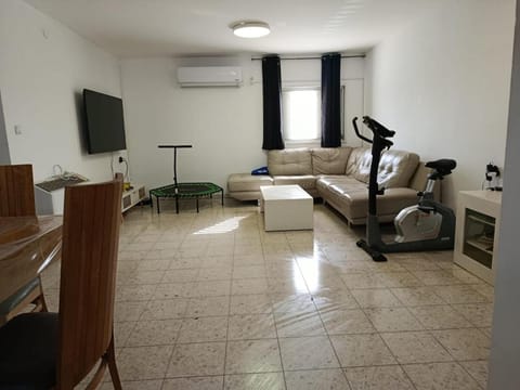 TV and multimedia, air conditioner