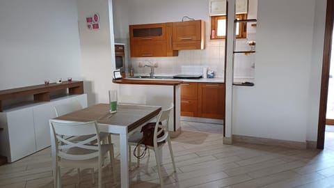 Kitchen or kitchenette, Dining area, dishwasher, oven