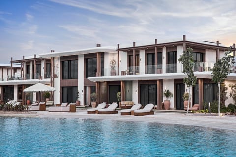 Property building, Day, Swimming pool, sunbed