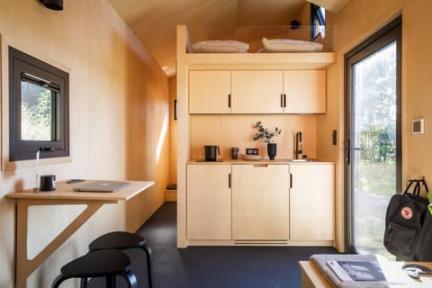 Coffee/tea facilities, Kitchen or kitchenette, Dining area, minibar, oven, pet friendly, stove