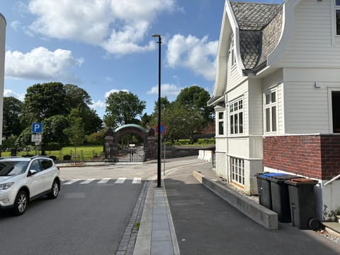 Property building, Street view
