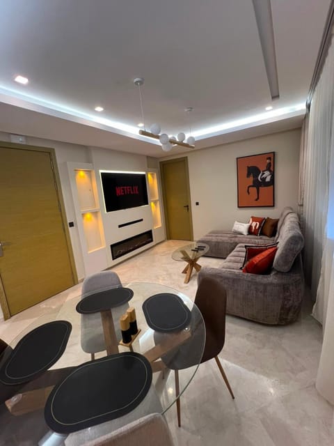 Communal lounge/ TV room, TV and multimedia, Living room, Dining area