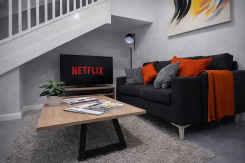 Communal lounge/ TV room, TV and multimedia, Kitchen or kitchenette, Living room, Seating area