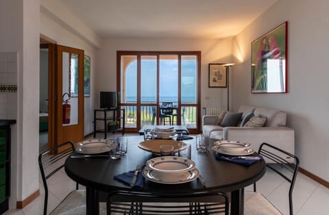 Spring, Day, Night, Winter, Summer, TV and multimedia, View (from property/room), Balcony/Terrace, Living room, Decorative detail, Seating area, Dining area, Autumn, On site, Sea view, Sea view, Seasons, Time of day, Sunrise, Sunset, Parking, furniture, heating, air conditioner