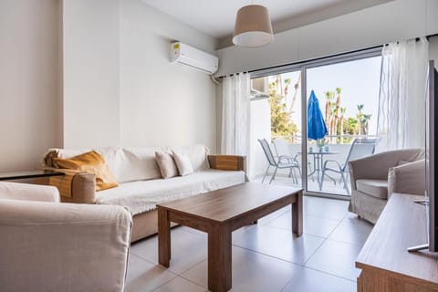 Patio, View (from property/room), Balcony/Terrace, Living room, Seating area, Dining area