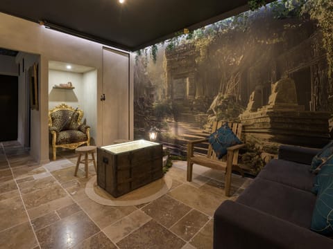 Living room, Seating area