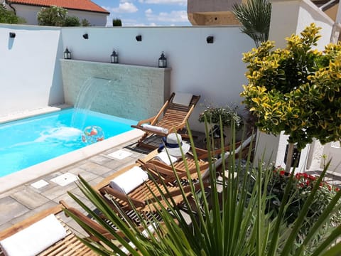 Swimming pool, Swimming pool