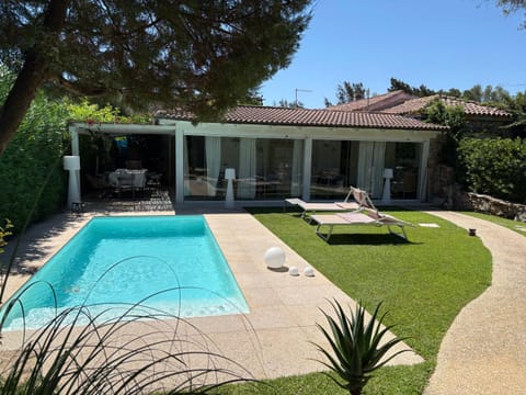 Property building, Swimming pool, Swimming pool