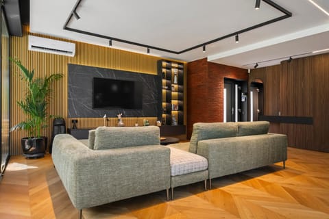 Communal lounge/ TV room, TV and multimedia, Living room, Seating area, Evening entertainment, air conditioner