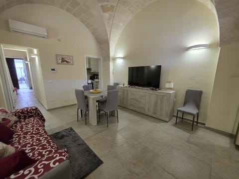 Communal lounge/ TV room, TV and multimedia, Living room, air conditioner