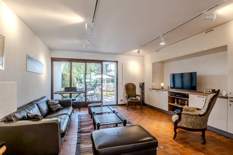 Communal lounge/ TV room, TV and multimedia, Living room, Seating area