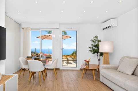 Natural landscape, TV and multimedia, Living room, Seating area, Dining area, Sea view