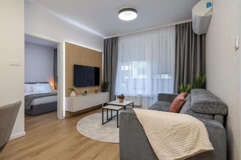 Communal lounge/ TV room, Bed, TV and multimedia, Living room, Photo of the whole room, Seating area, Evening entertainment, Bedroom