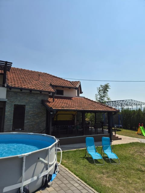 Swimming pool, Swimming pool