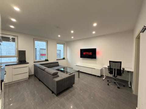 Communal lounge/ TV room, TV and multimedia, Kitchen or kitchenette, Living room, Seating area, Evening entertainment