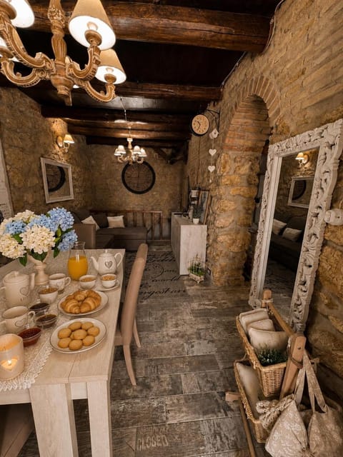 Communal lounge/ TV room, TV and multimedia, Living room, Food and drinks, Seating area, Dining area, Food, Area and facilities, Breakfast, Breakfast, Dinner, heating, washing machine