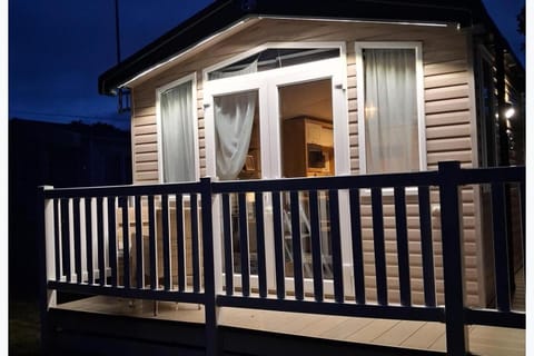 Property building, Patio, Night, Balcony/Terrace